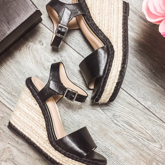 Elevate Wedge Sandals - Picture 3 of 3